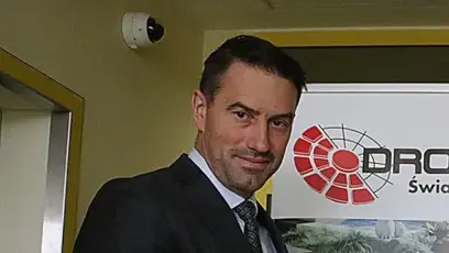 FOTO: CEO firmy Drog-Bruk, který ukradl kšiltovku.