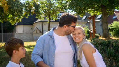 FOTO: Český režisér David Laňka pokřtil svou dceru Josefinu Mayu.