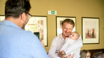 FOTO: Herec Petr Batěk a roztomilá Josefina Mayu.