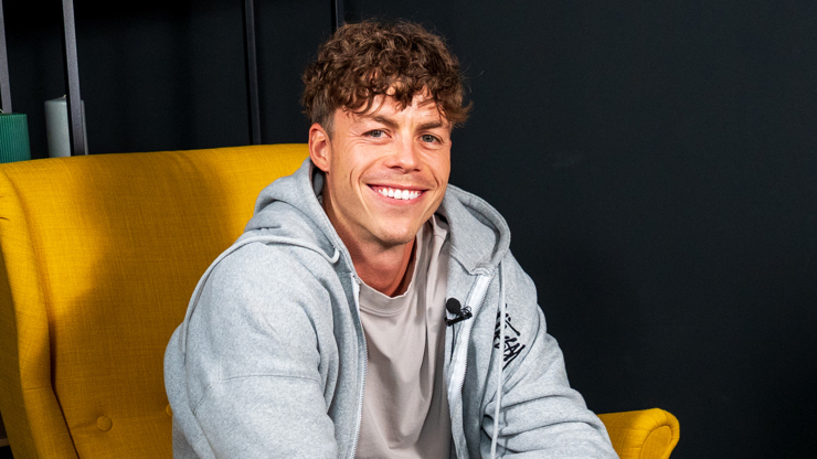 extra host Jakub Gášek 02