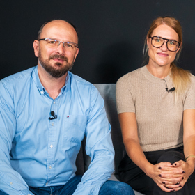 Lenka a Radoslav na to konto rozjeli vlastní výzkum této vzácné genetické nemoci a momentálně stojí krok od klinických testů nového léku.