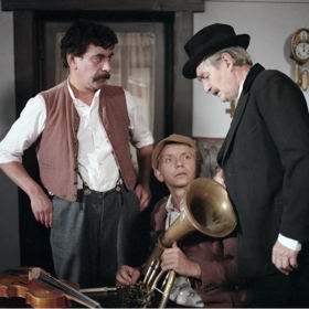 Petr Čepek, Miroslav Vladyka a Zdeněk Řehoř ve filmu Křídlovka pro Majoránka z roku 1985