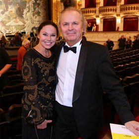 Eva, rozená Trejtnarová, je už skoro padesát let spokojená po boku houslového virtuosa Václava Hudečka.