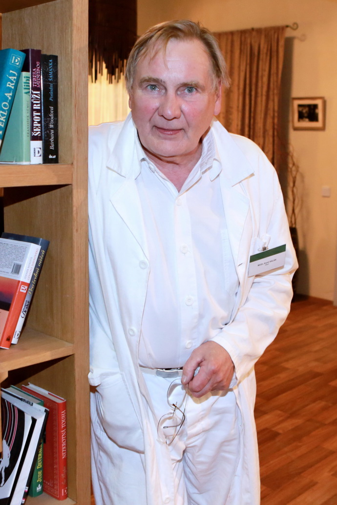 Seriáloví fanoušci si ho oblíbili například v seriálu Cesty domů. 