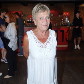 Podruhé na večírku seriálu Ulice. Jak nám prozradila, koupila si je loni v Bulharsku.