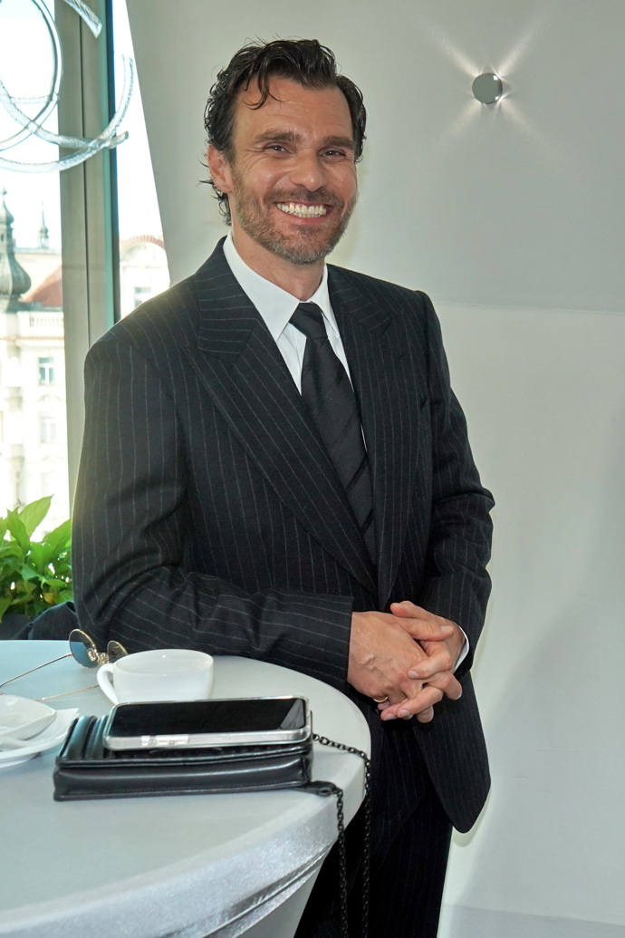 Leoš Mareš rozdával úsměvy.