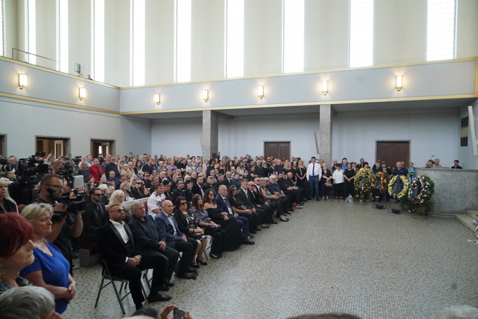 Účast na pohřbu Jiřího Krampola byla mimořádná.