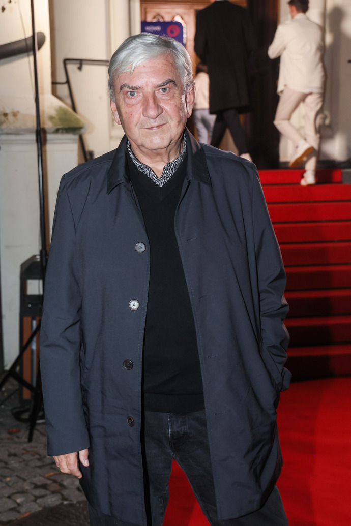 Hercův otec Miroslav Donutil sahá hlavně po košilích a svetřících.