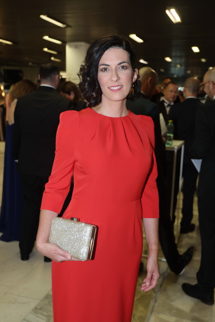 Visací náušnice a pouzdrové psaníčko.