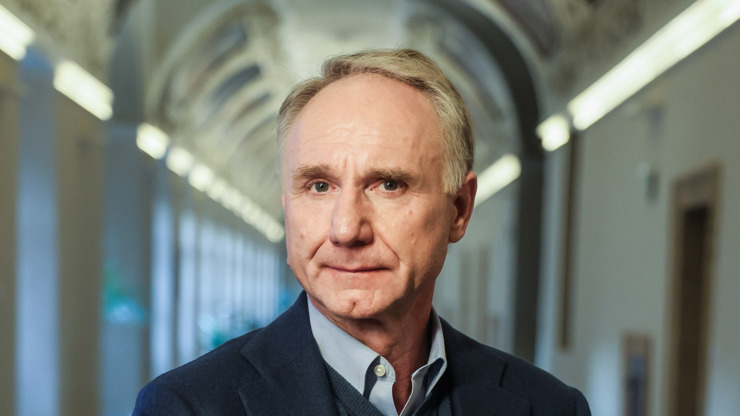 Dan Brown je americký spisovatel.