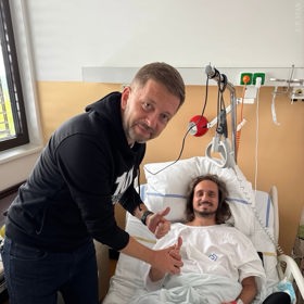 Jan Mádl kandiduje s kapačkou v ruce.