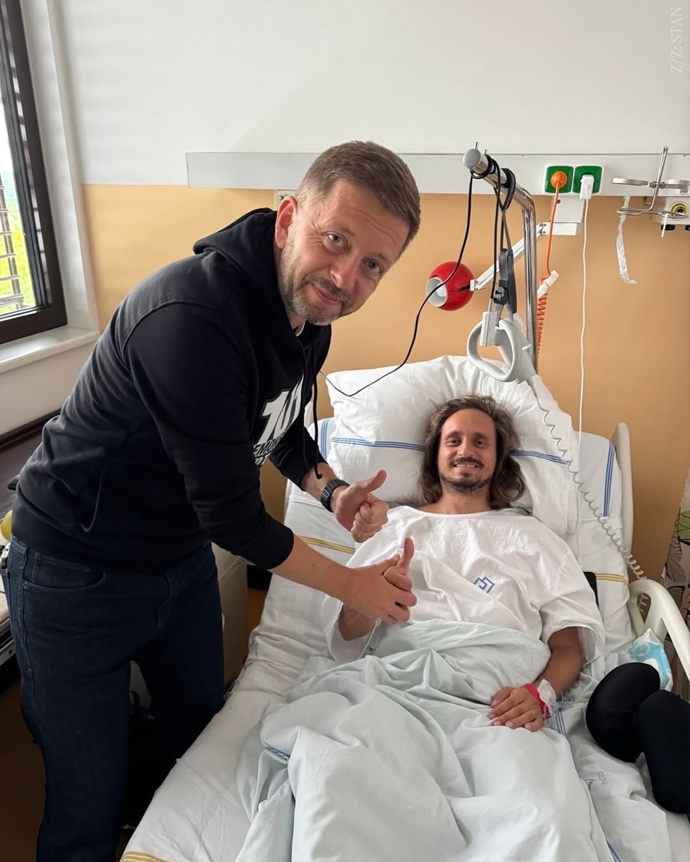 Jan Mádl kandiduje s kapačkou v ruce.