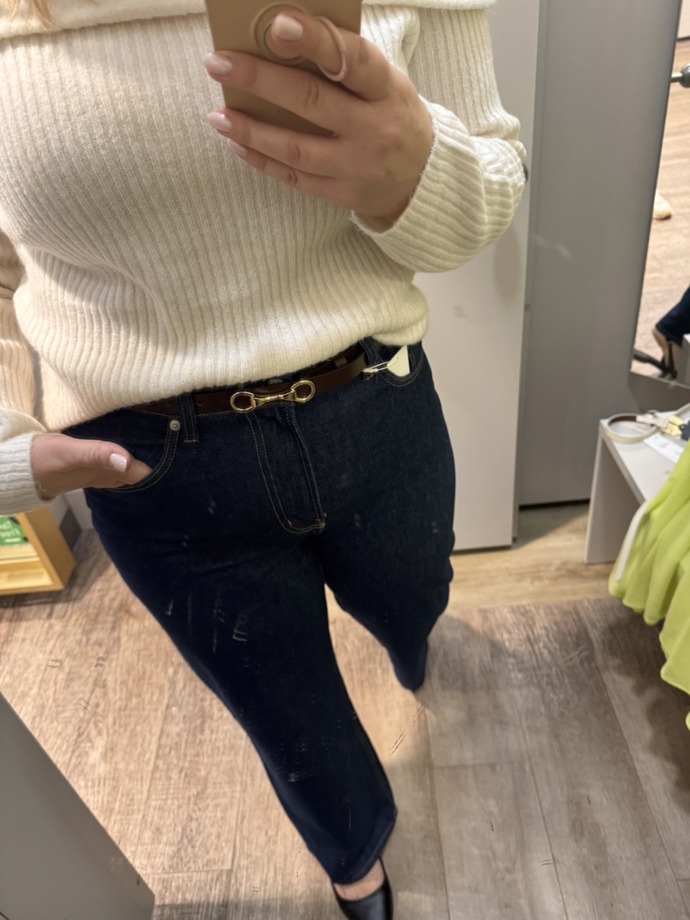 Další složku outfitu tvořil pásek. Vybírala jsem ze tří kožených modelů z Marks&Spencer za 399 Kč/ks.
