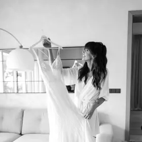 Výběr svatebních šatů je alfou a omegou celých příprav. 