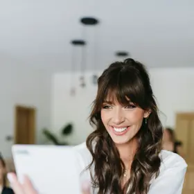 Takhle krásně se nechala Nikola Jankovská nalíčit a učesat na svou svatbu. 