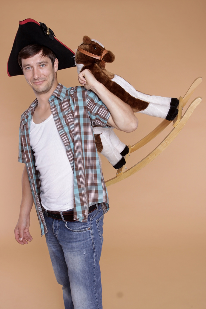V roce 2009, kdy vznikaly tyto fotografie, byl hvězdou seriálu Cesty domů. 