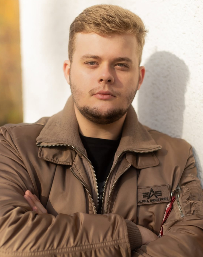 Bořivoj Čermák vystudoval herectví. 