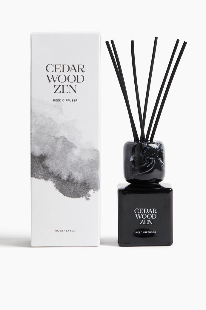 Tyčinkový difuzér s vůní cedrového dřeva, H&M, 459 Kč