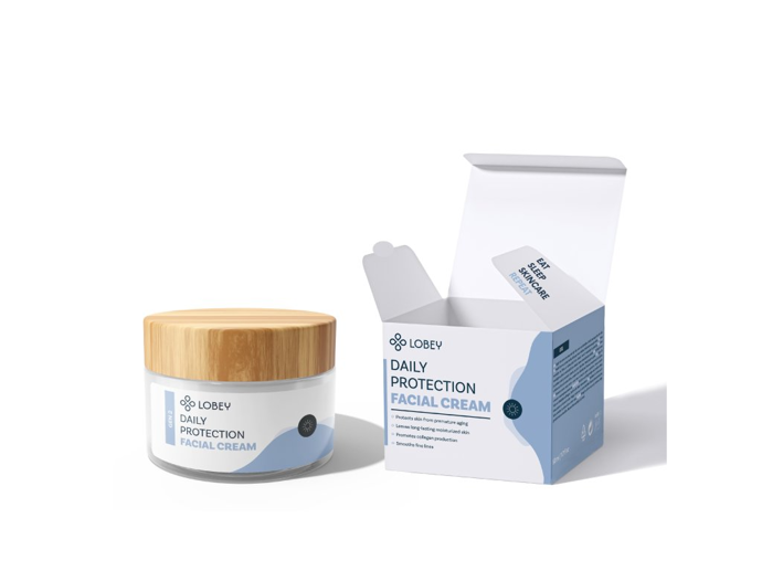 Denní ochranný a omlazující přírodní pleťový krém s kyselinou hyaluronovou, vitamínem C a extrakty z kamélie japonské a hnědé řasy, Lobey, 779 Kč