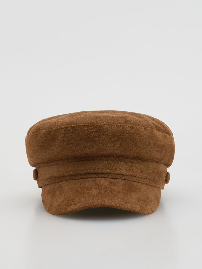 Letos frčí varianty z různých zajímavých látek včetně semiše. Tento model pořídíte u značky Reserved za 359 Kč.