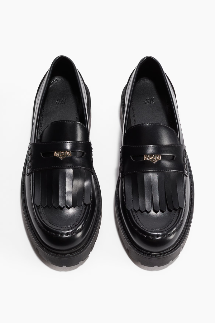 Mokasíny lemované třásněmi, H&M,
879 Kč