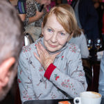 Herečka Daniela Kolářová neměla rozhodně lehké dětství. Bylo poznamenané odchodem jejího otce, který rodinu opustil, když byl Daniele jeden rok. Nemohla si tedy ani pamatovat, jak vypadal.