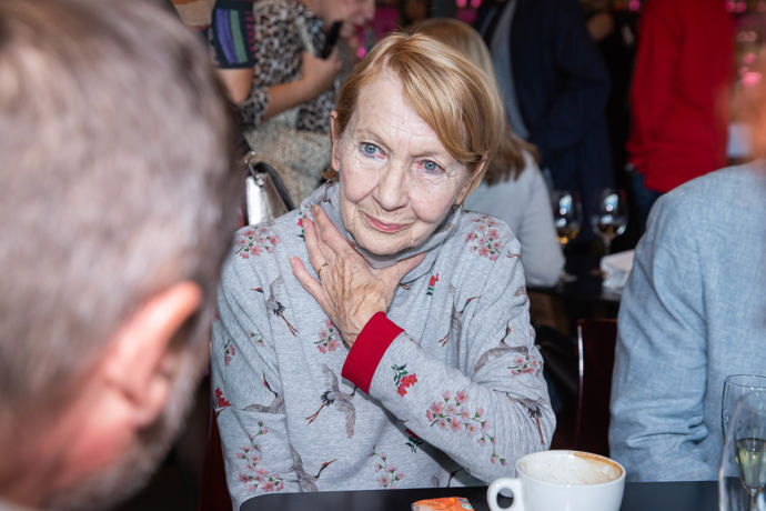 Herečka Daniela Kolářová neměla rozhodně lehké dětství. Bylo poznamenané odchodem jejího otce, který rodinu opustil, když byl Daniele jeden rok. Nemohla si tedy ani pamatovat, jak vypadal.