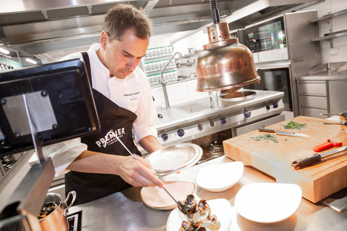 Zde připravuje Filip Sajler slávky. 