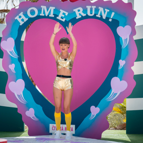 Lenka Holubová při hře na Love Islandu.
