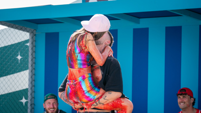 FOTO: Ivan Janiš a Magdalena Sokhanchak předvedli vášnivou líbačku.