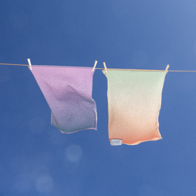 Západ a východ slunce, který probouzí emoce. Nové kolekce utěrek od Potten & Pannen – Staněk mění kuchyň v místo s uměleckým přesahem 