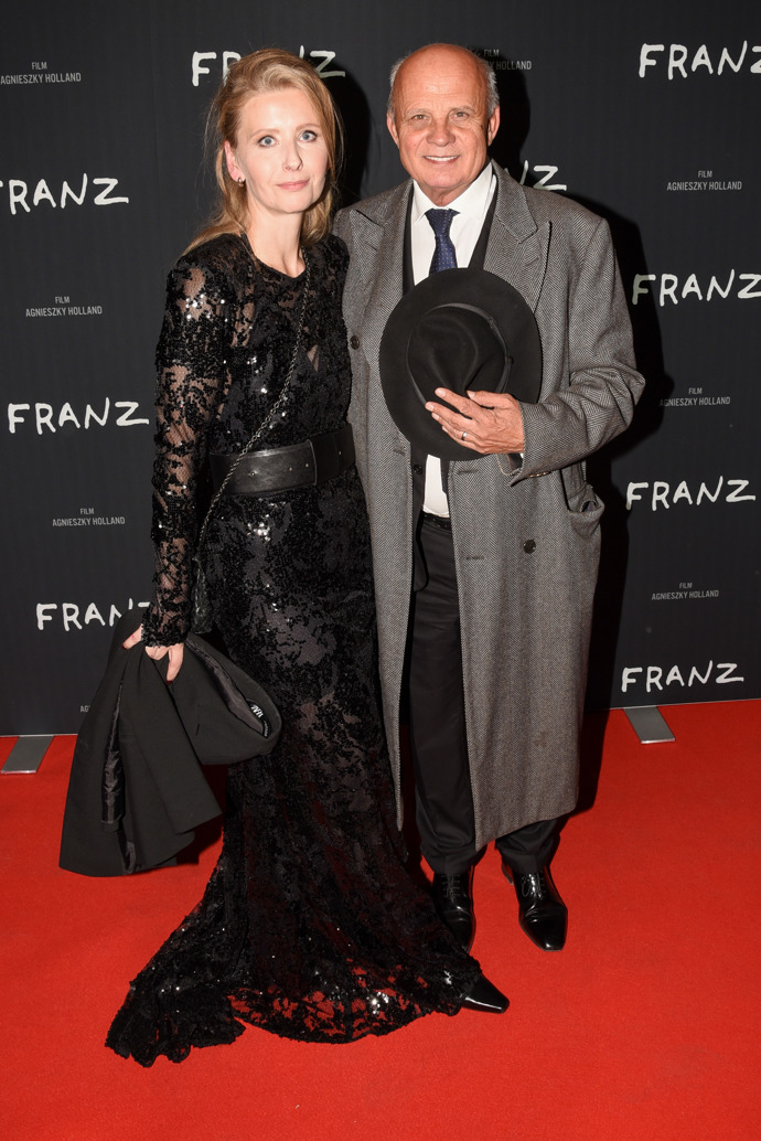 Michaelu Horáčkovou doprovázel dokonale elegantní manžel Michal Horáček, kterému nechyběl ani klobouk.