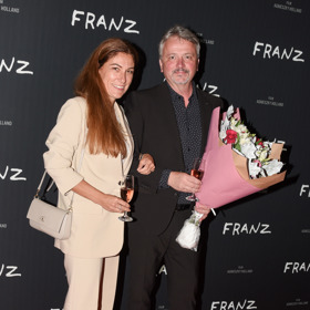 Eva Decroix je single.