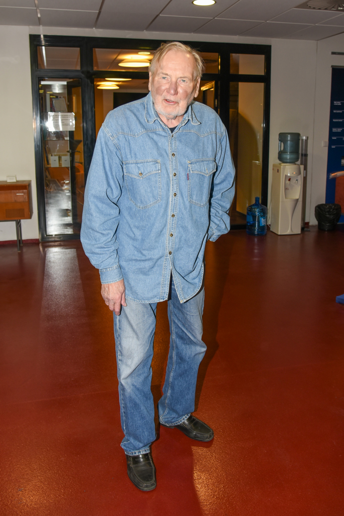 Smrt manželky Jiřího Štěpničku zasáhla. Přesto se nevyhýbá společnosti ani práci. A stále rád nosí svoji oblíbenou džínovinu.