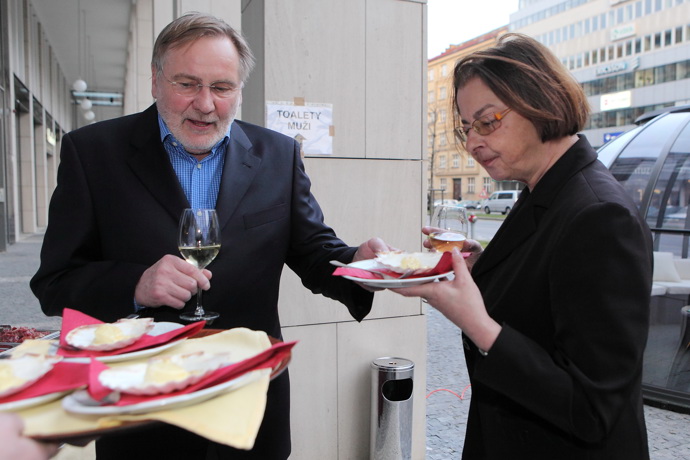 Manželé spolu byli déle než šedesát let, poznali se na gymnáziu. 