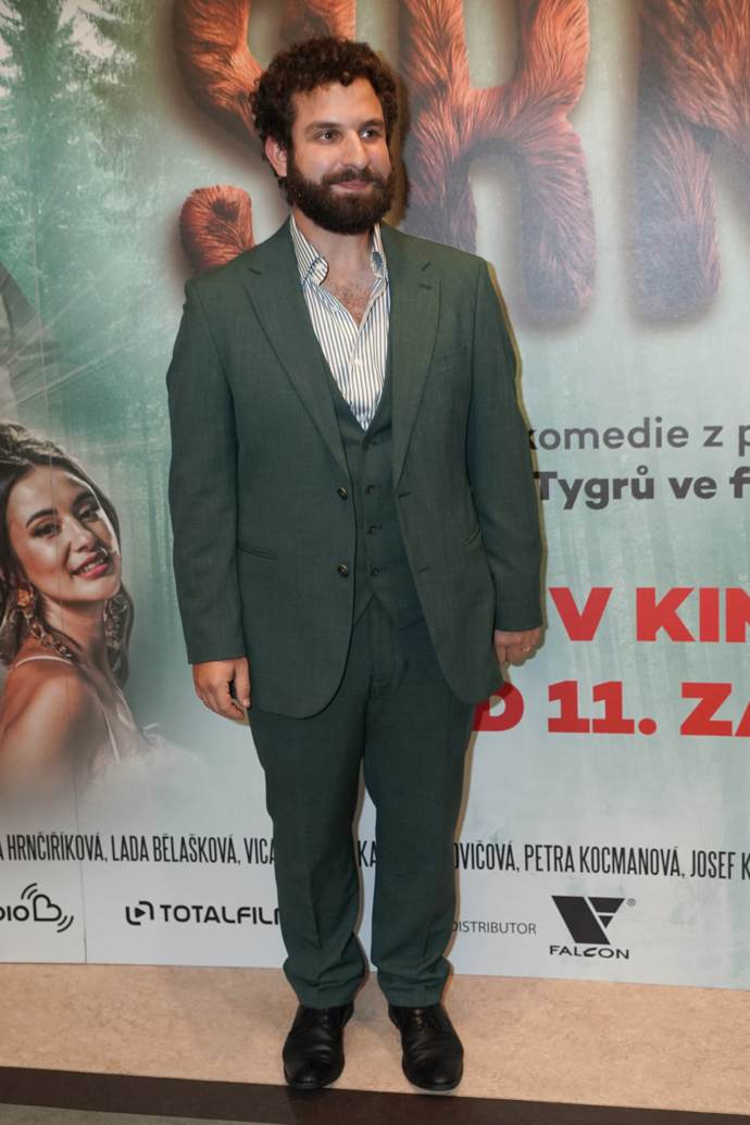 Robin Ferro se následně převlékl.