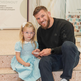 MMA zápasník Matouš Kohout s nemocnou Anežkou.