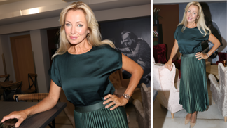 Ultramódní outfit nejen pro dámy 50+: Kateřina Brožová chytře zkombinovala halenku a sukni v tónech zelené