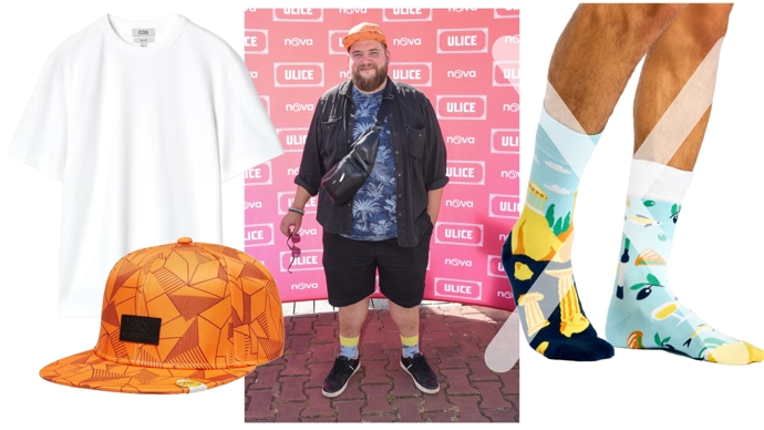 Tady by stylistka doporučila začít výměnou trika za jednoduché bílé a rozhodně vyhodit barevné ponožky. 