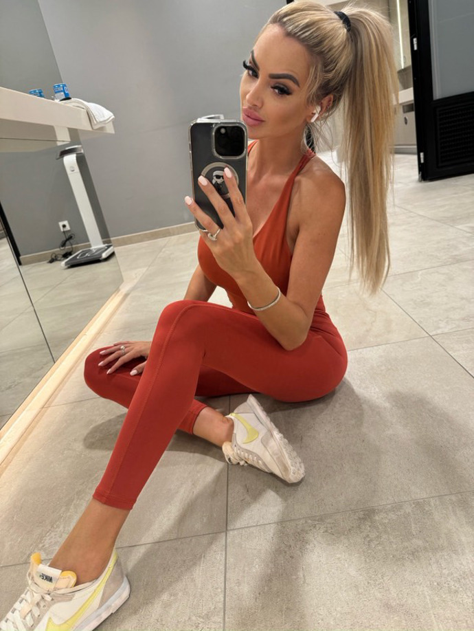 Denise Ayverdi míří na Tenerife.
