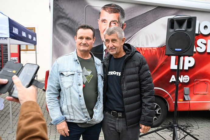 Andrej Babiš s příznivcem.