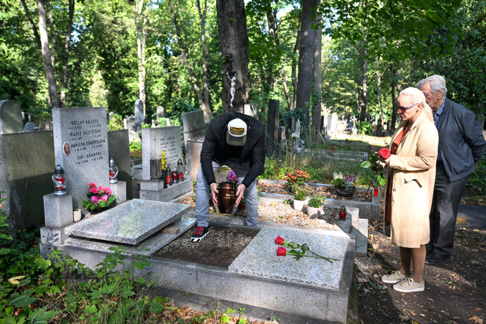 Přihlížela i Jiřího a Tomášova kamarádka Anička.