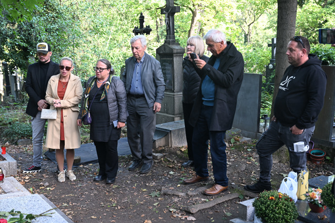 Vlevo Tomáš Zajíc, Anička a Haniččina sestra Marie Kottová, úplně vpravo Petr Krampol.