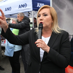 Alena Schillerová na mítinku Andreje Babiše.