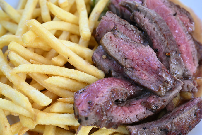 Steak je propečený přesně tak, jak si ho zákazník objedná. 