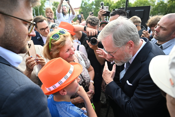 Aktivisté skandovali během projevů.

