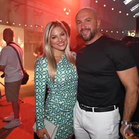 Eva Perkausová dorazila s manželem.