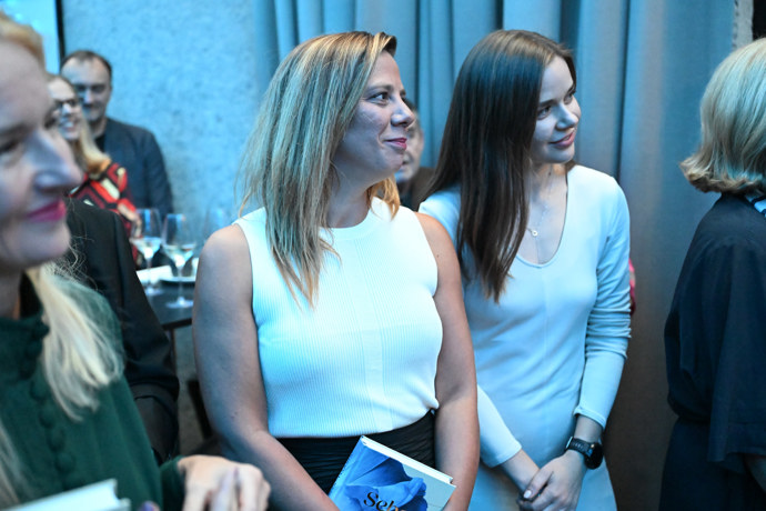 Všichni přítomní vnímali každé slovo.