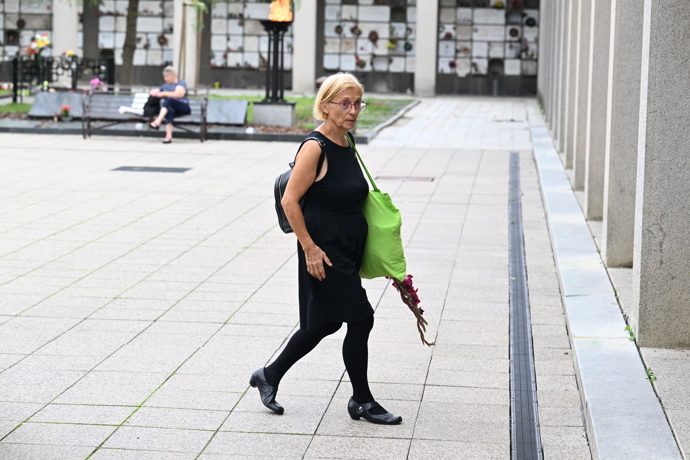Rodina a přátelé se loučí s Petrem Obdržálkem. Pohřeb probíhá v Malé obřadní síni strašnického krematoria.