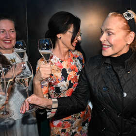 Dagmar Havlová si přiťukla s ostatními hosty. 